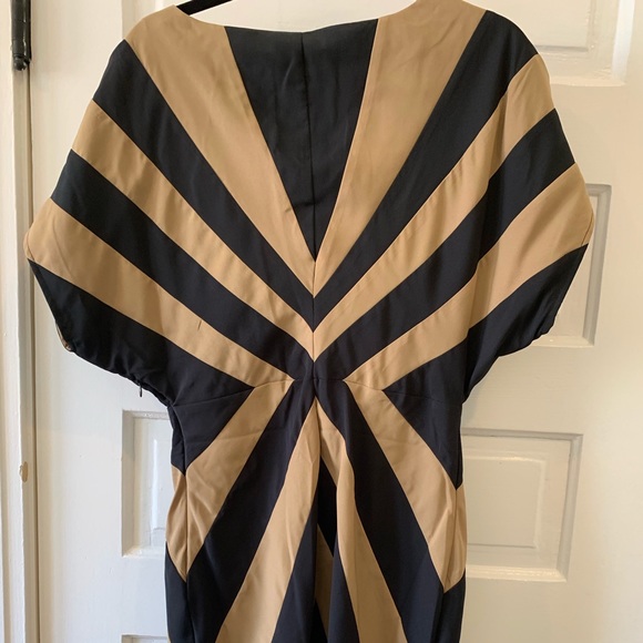 Black and gold dress - Picture 2 of 4